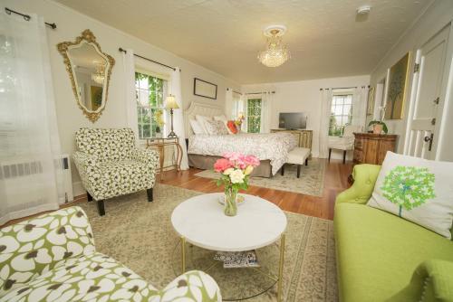 Bed & Breakfast Warm Springs Inn & Winery
