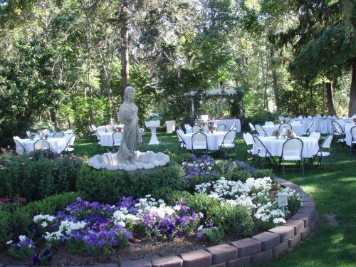 Bed & Breakfast Warm Springs Inn & Winery