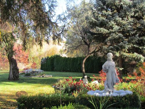 Bed & Breakfast Warm Springs Inn & Winery