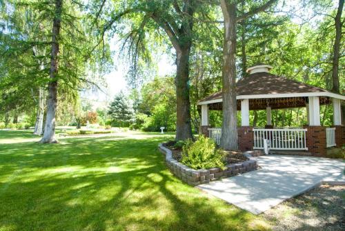 Bed & Breakfast Warm Springs Inn & Winery