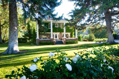 Bed & Breakfast Warm Springs Inn & Winery