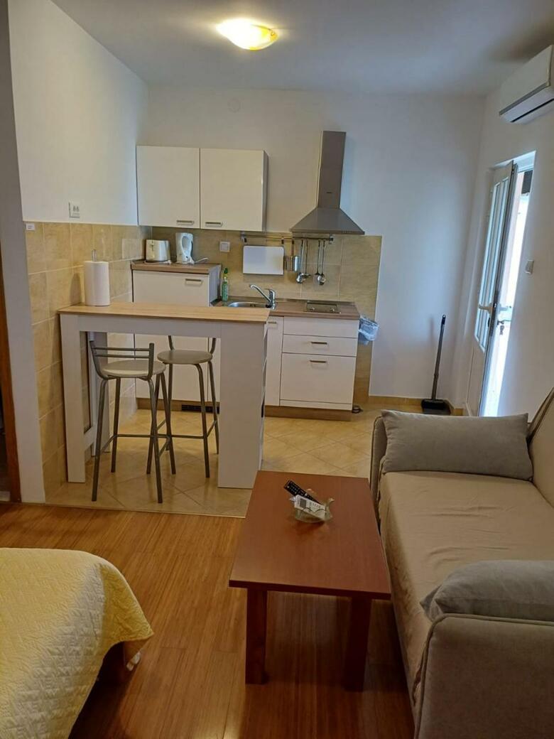 Residencia Guesthouse Anica