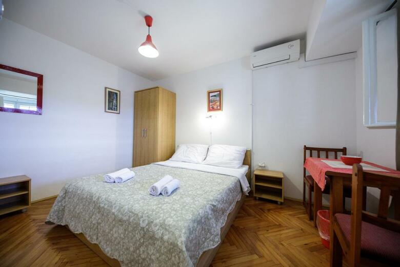Residencia Guesthouse Anica