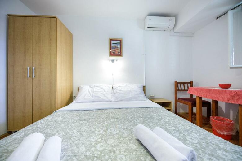 Residencia Guesthouse Anica