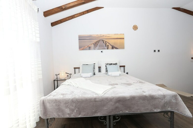 Hostal Apartments Nikolla