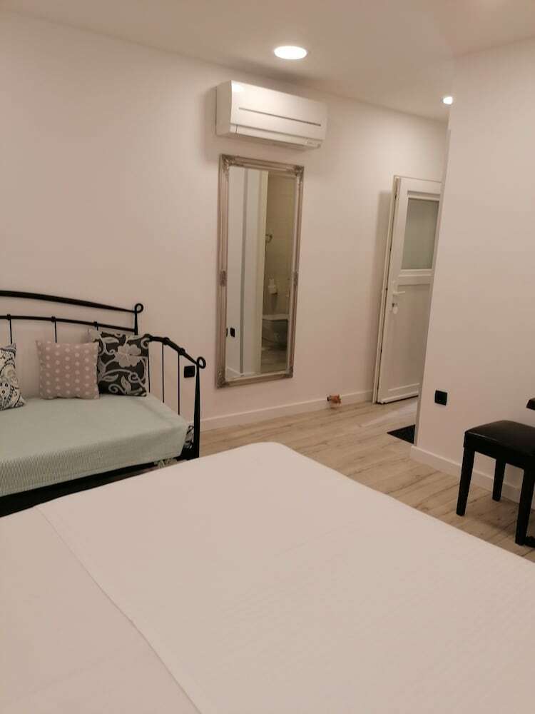 Hostal Apartments Nikolla
