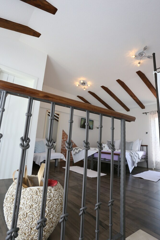 Hostal Apartments Nikolla