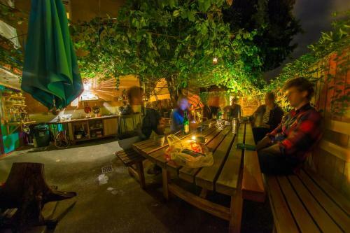 Hostal Hostel Mali Mrak