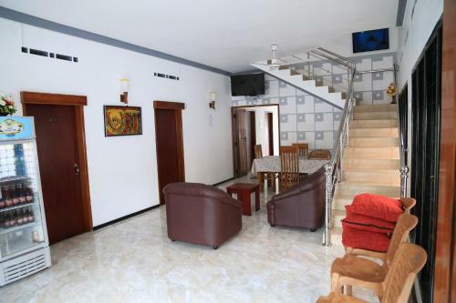 Hostal Yaarl Holiday Inn