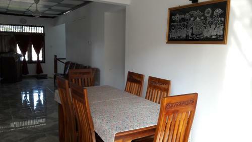 Hostal Yaarl Holiday Inn