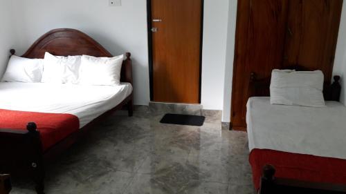 Hostal Yaarl Holiday Inn