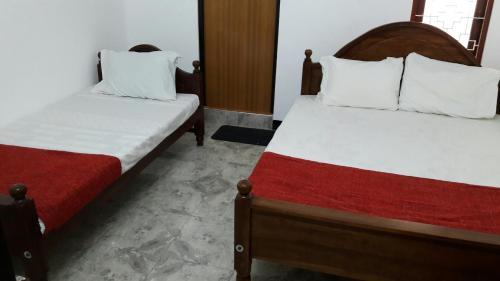 Hostal Yaarl Holiday Inn