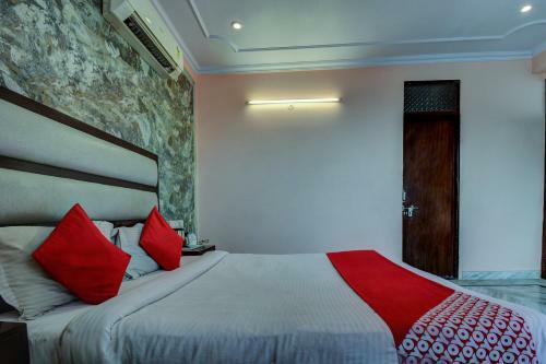 Oyo 12849 Hotel Grand Akshay