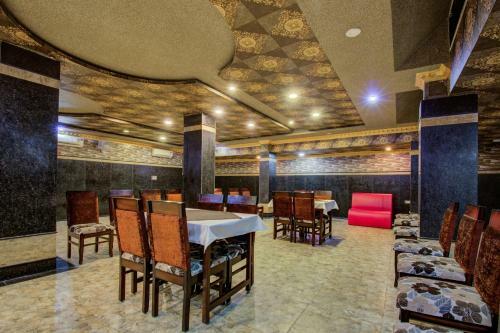 Oyo 12849 Hotel Grand Akshay