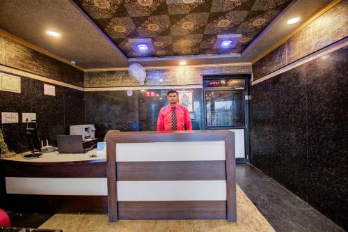Oyo 12849 Hotel Grand Akshay