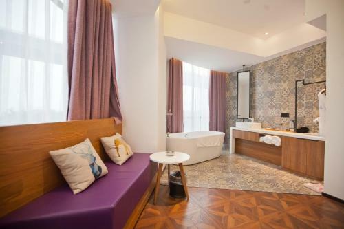 Aizhu Boutique Theme Hotel