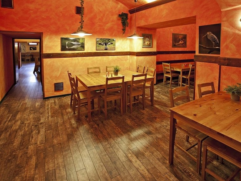 Hostal A Plus Hotel & Hostel