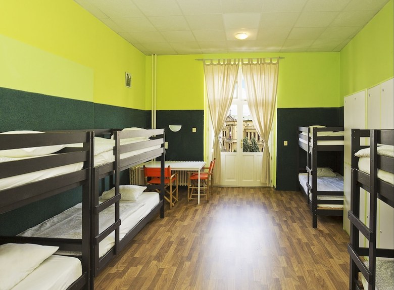 Hostal A Plus Hotel & Hostel