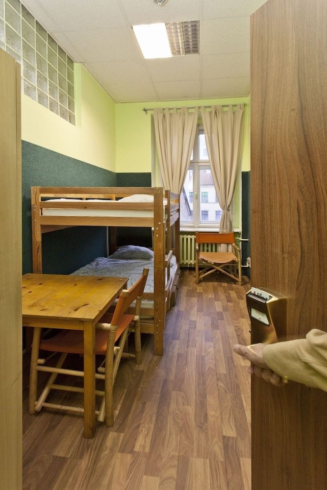 Hostal A Plus Hotel & Hostel
