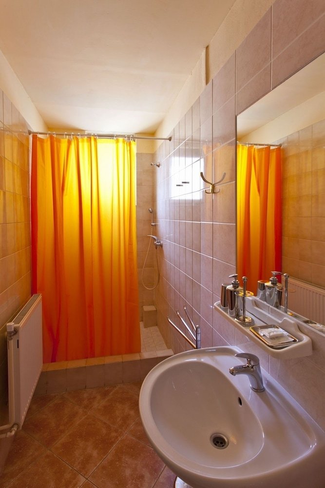 Hostal A Plus Hotel & Hostel