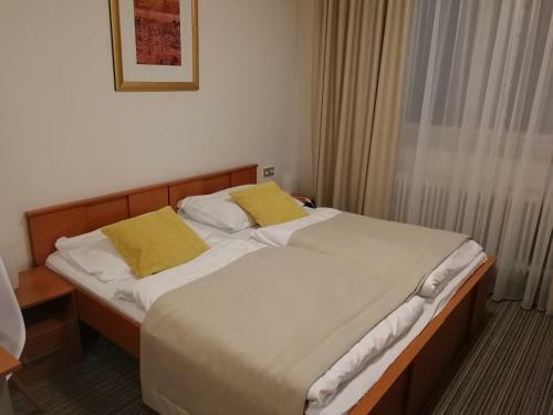 Hostal Pension Akat