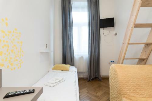 Hostal Pension Akat