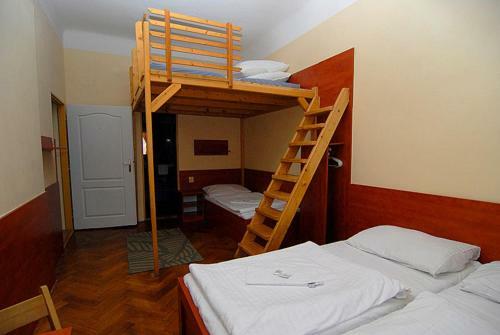 Hostal Pension Akat