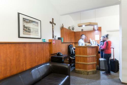 Hostal Pension Akat