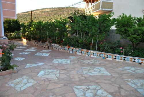 Hostal Albanian Happines Guesthouse