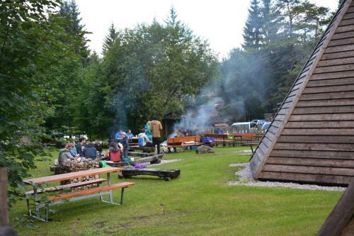 Tipi Dorf Gr�bming