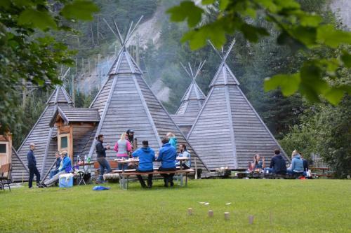Tipi Dorf Gr�bming