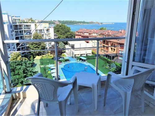 Oasis Laguna Apartments