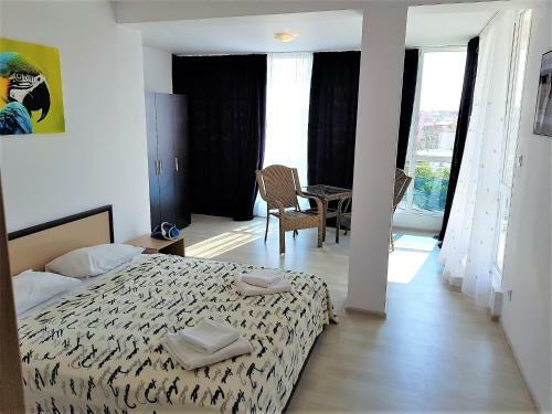 Oasis Laguna Apartments