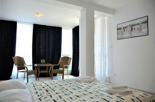 Oasis Laguna Apartments