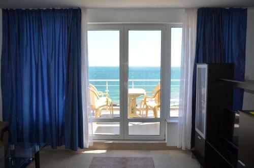 Oasis Laguna Apartments