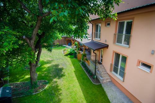 Hostal Penzion Reos