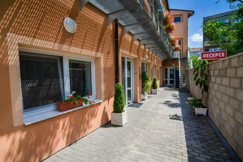 Hostal Penzion Reos