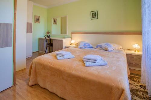 Hostal Rooms With A Parking Space Cres - 2512