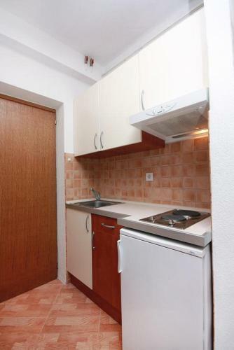 Hostal Studio Brela 2752d