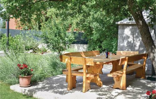 Holiday Home Dugopolje 01