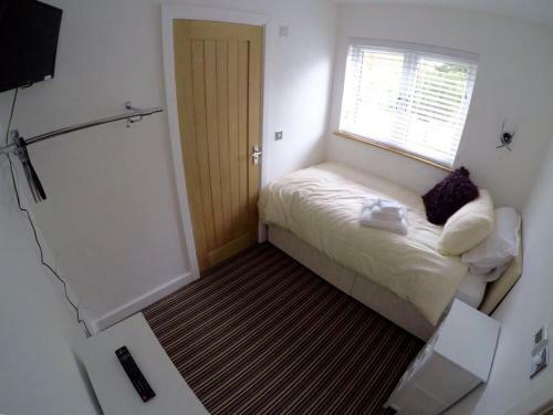 Deepcut Lodge Bed & Breakfast