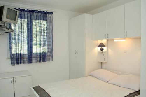 Apartment Kuciste - Perna 4542a