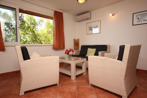 Apartment Kuciste - Perna 4542a