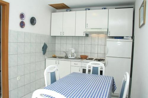 Apartment Kuciste - Perna 4542a
