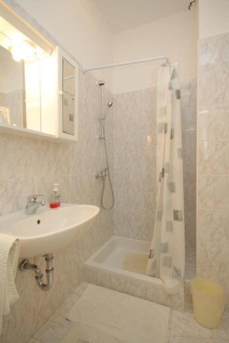 Hostal Double Room Medveja 7775e