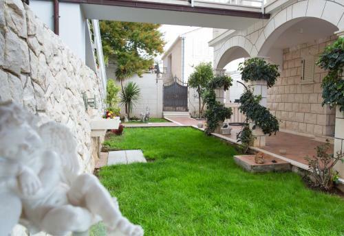 Villa Arion