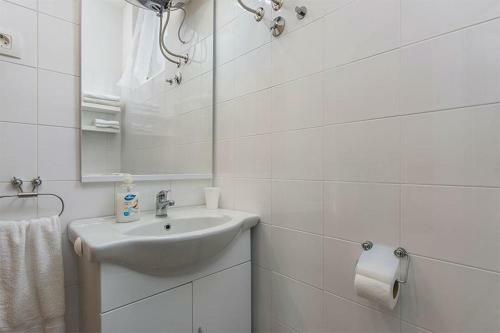 Hostal Apartments With A Parking Space Novigrad - 2536