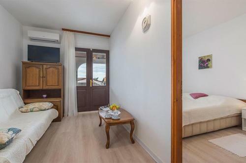 Hostal Apartments With A Parking Space Novigrad - 2536