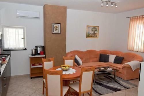 Hostal Apartments With A Parking Space Novigrad - 2536
