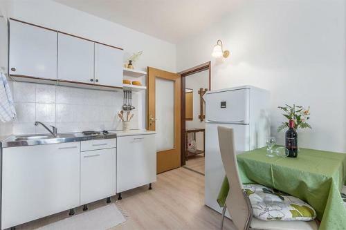 Hostal Apartments With A Parking Space Novigrad - 2536